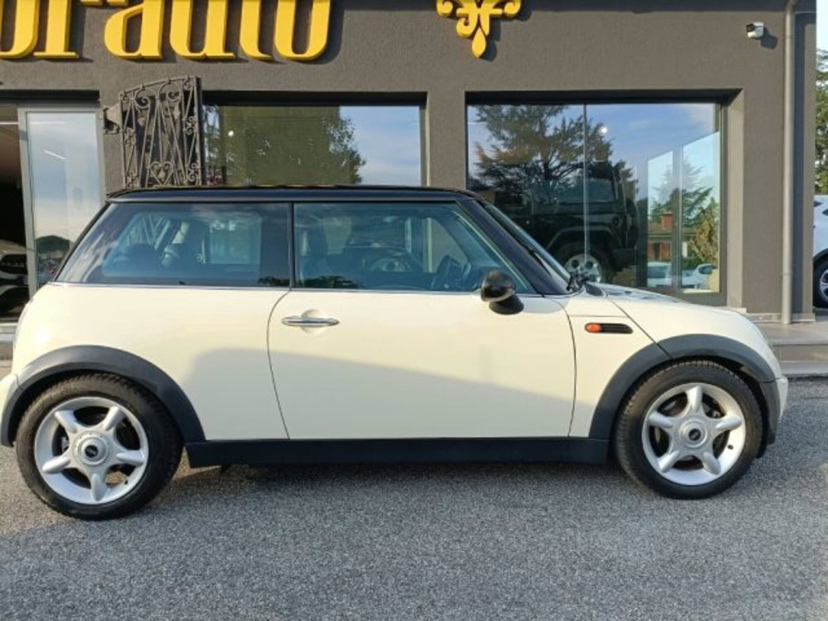 MINI Mini 1.6 16V Cooper (3)