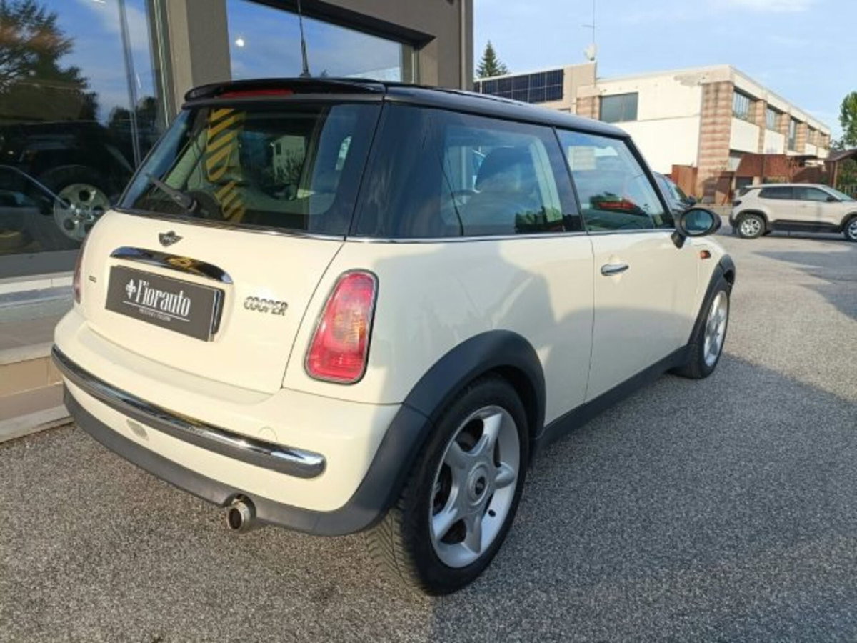 MINI Mini 1.6 16V Cooper (4)