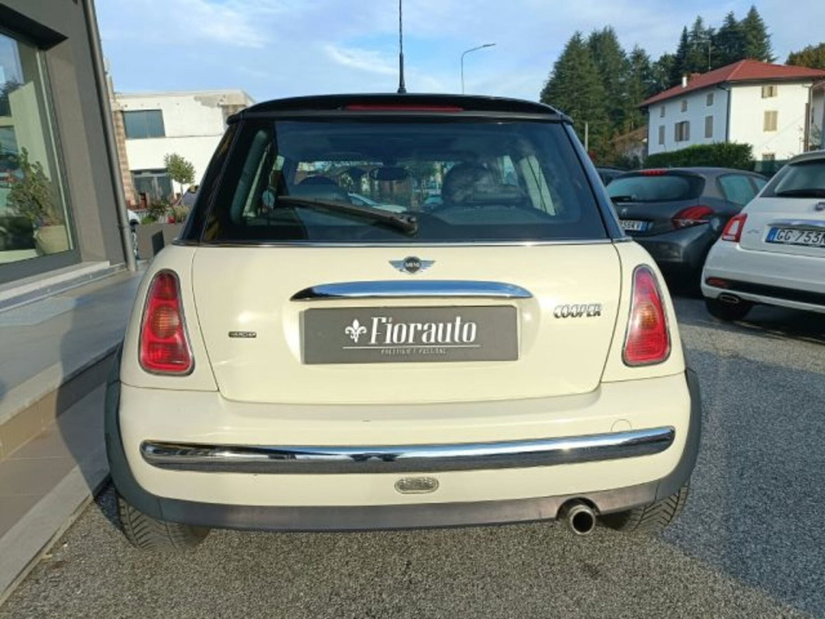 MINI Mini 1.6 16V Cooper (5)