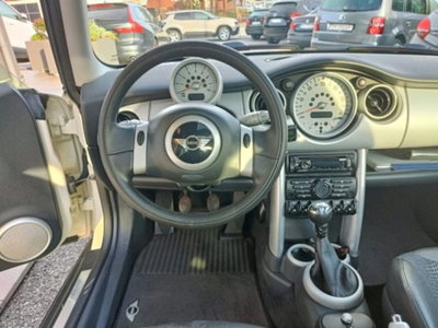 MINI Mini 1.6 16V Cooper (9)