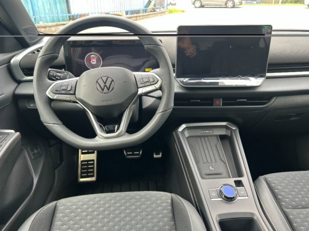 Volkswagen T-Roc 1.5 etsi R-Line 150cv dsg (17)