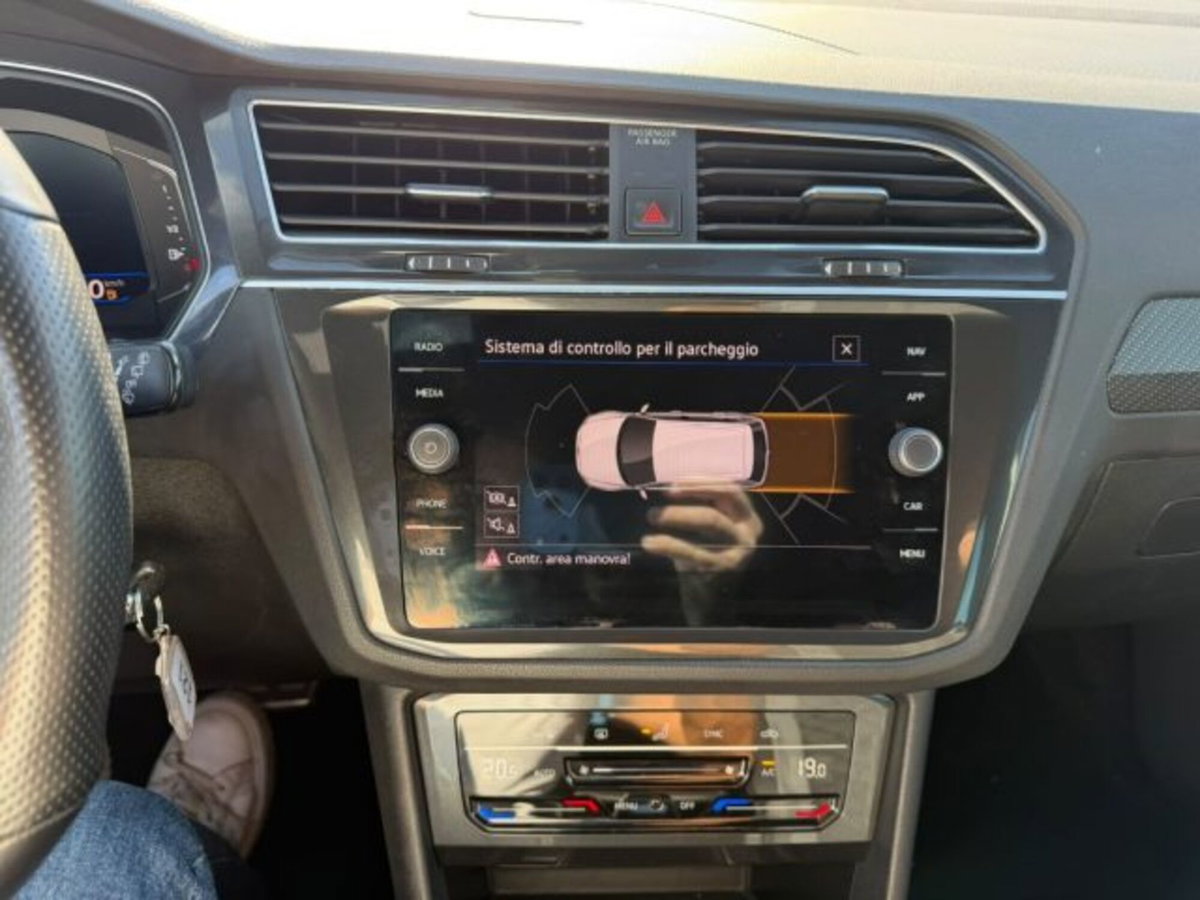 Volkswagen Tiguan 2.0 TDI 150 CV SCR DSG 4MOTION R-Line (13)