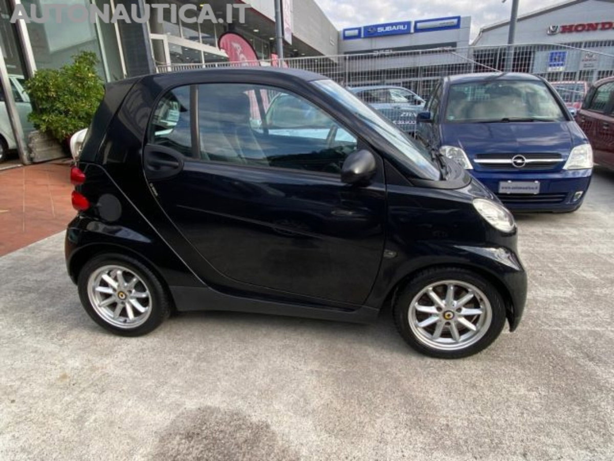 smart Fortwo 1000 52 kW MHD coupé pure (5)
