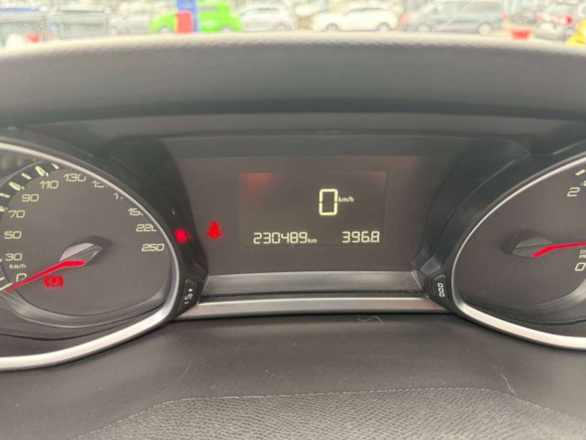 Peugeot 308 SW BlueHDi 120 S&S Business (12)