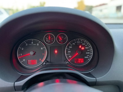 Audi A3 Sportback 1.6 16V FSI Ambition (11)