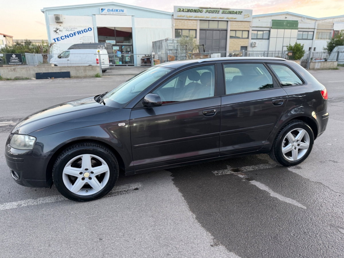 Audi A3 Sportback 1.6 16V FSI Ambition (4)