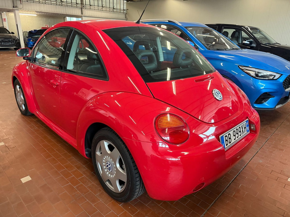 Volkswagen New Beetle 2.0 (3)