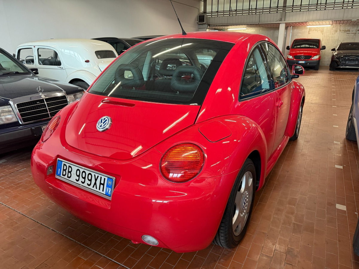 Volkswagen New Beetle 2.0 (4)
