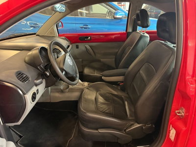 Volkswagen New Beetle 2.0 (5)