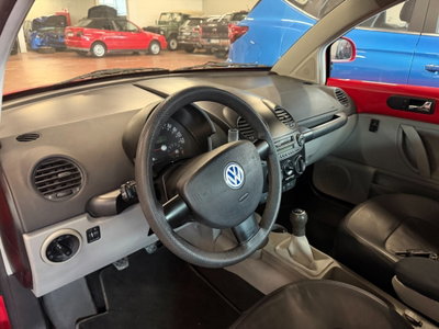 Volkswagen New Beetle 2.0 (6)