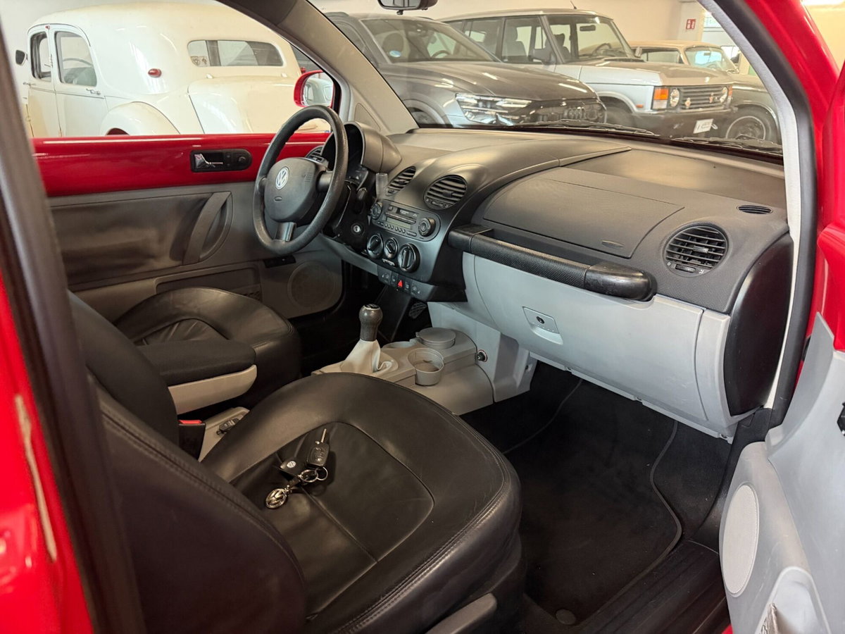 Volkswagen New Beetle 2.0 (7)
