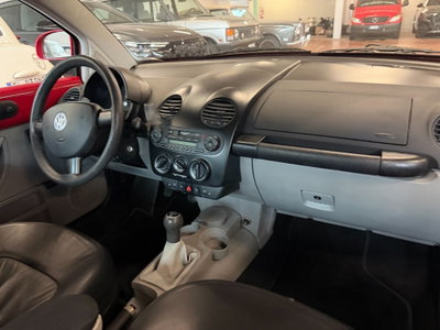 Volkswagen New Beetle 2.0 (8)