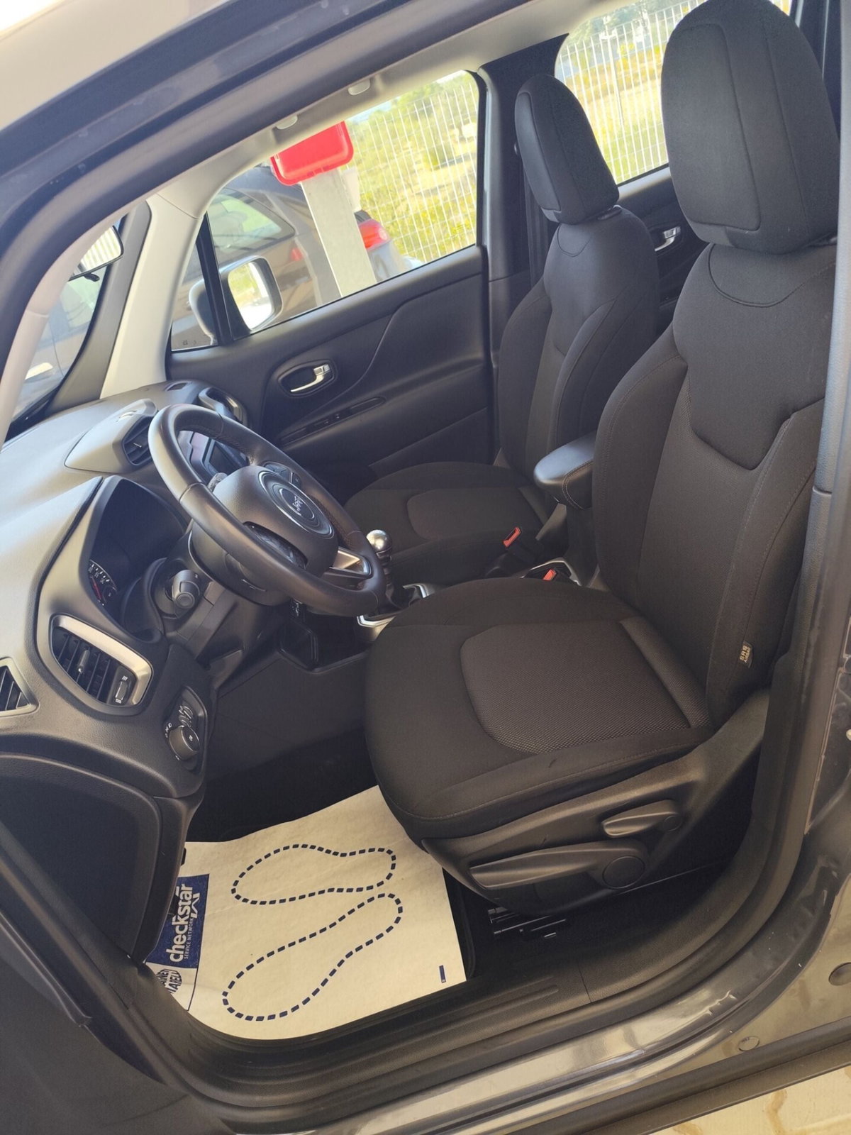 Jeep Renegade 1.6 Mjt 130 CV Longitude (9)