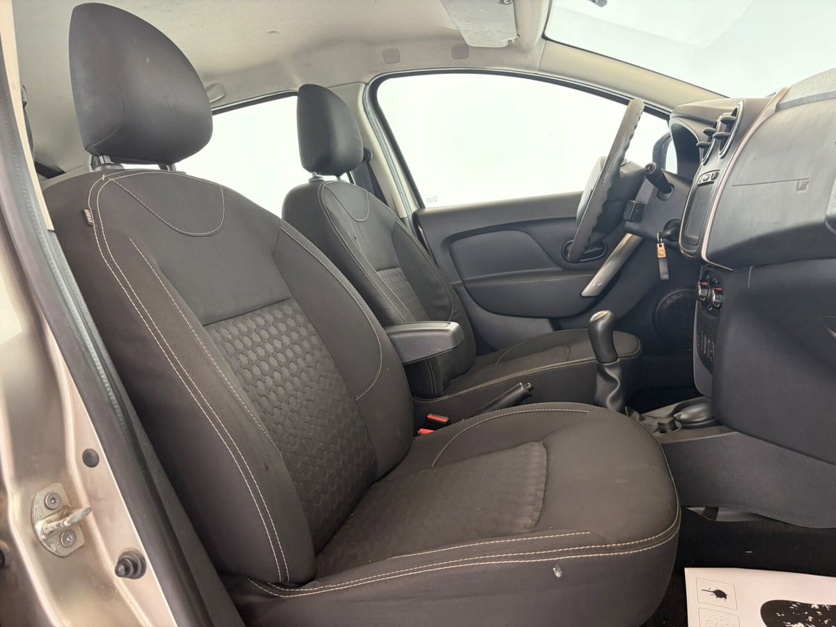 Dacia Sandero 1.2 75CV Ambiance (14)