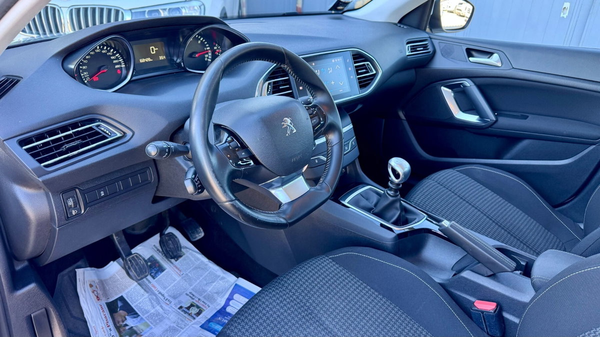 Peugeot 308 SW BlueHDi 130 S&S EAT8 Tech Edition (13)