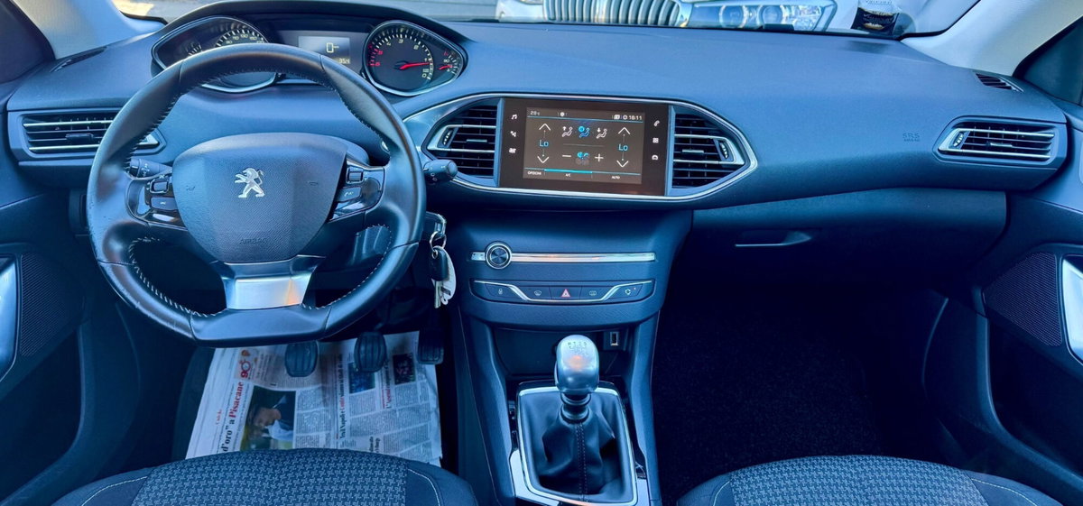 Peugeot 308 SW BlueHDi 130 S&S EAT8 Tech Edition (15)