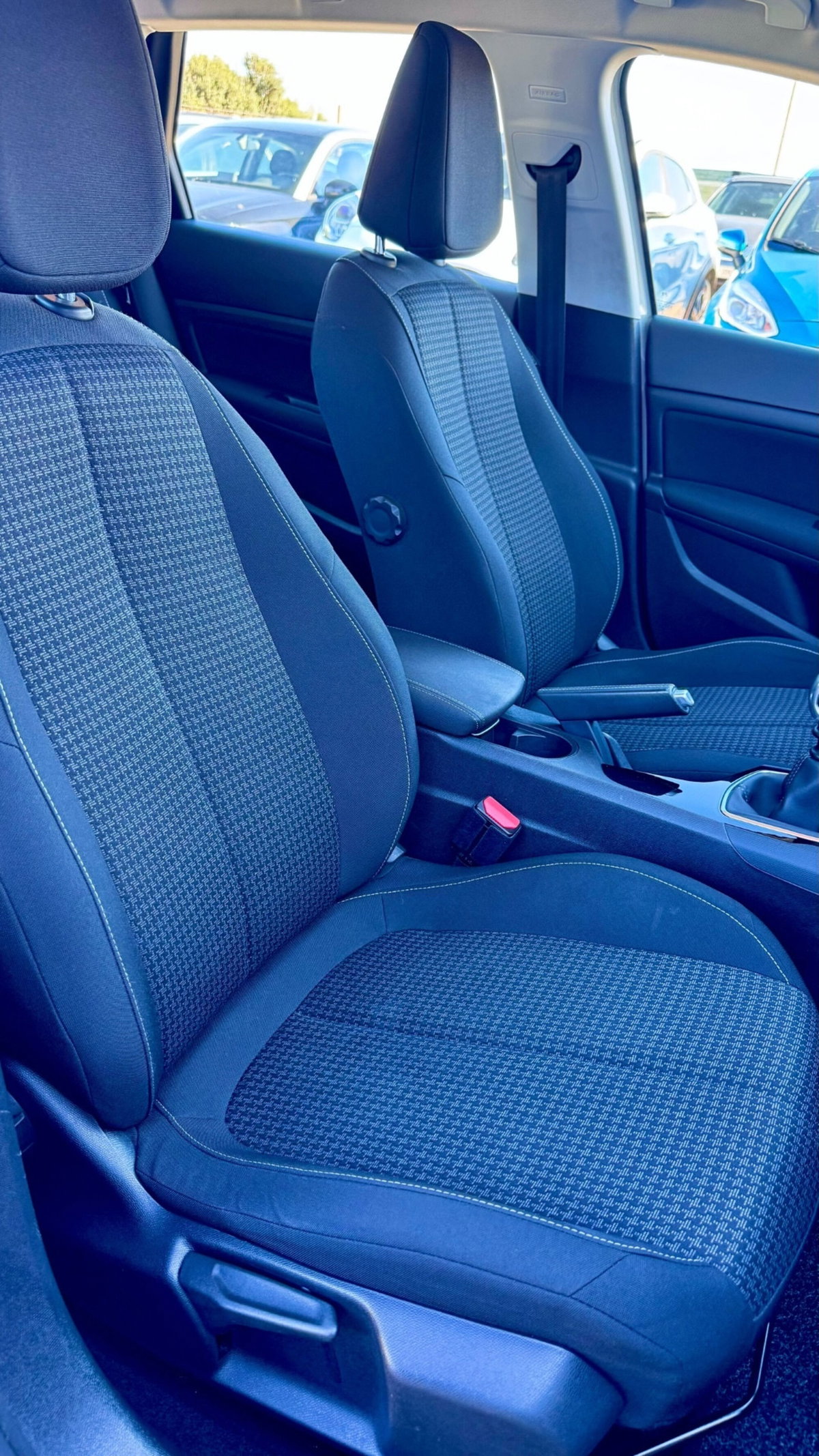 Peugeot 308 SW BlueHDi 130 S&S EAT8 Tech Edition (16)