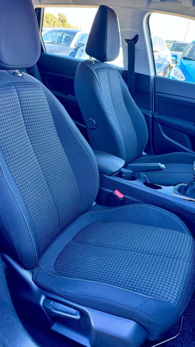 Peugeot 308 SW BlueHDi 130 S&S EAT8 Tech Edition (16)