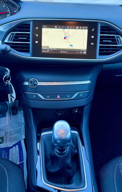 Peugeot 308 SW BlueHDi 130 S&S EAT8 Tech Edition (18)