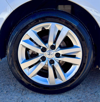 Peugeot 308 SW BlueHDi 130 S&S EAT8 Tech Edition (8)