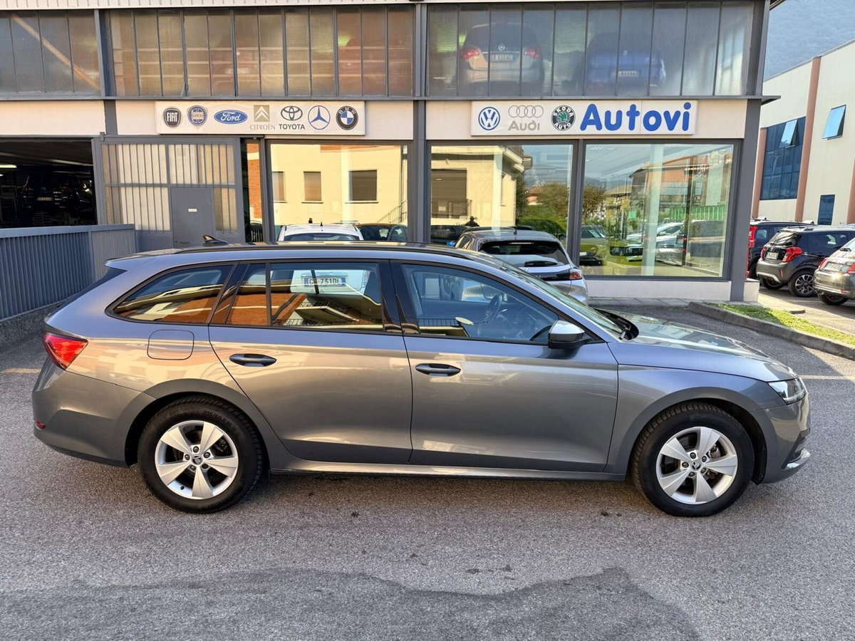 Skoda Octavia Station Wagon 2.0 TDI EVO SCR DSG Wagon Executive (5)