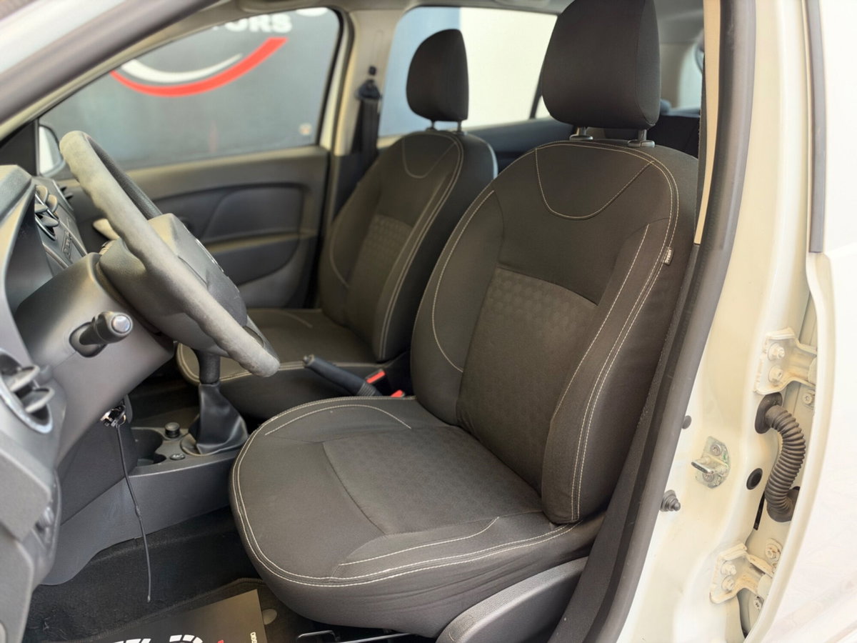 Dacia Sandero 1.2 75CV Lauréate (10)