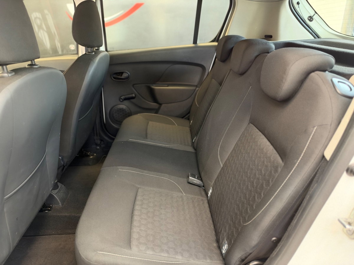 Dacia Sandero 1.2 75CV Lauréate (11)
