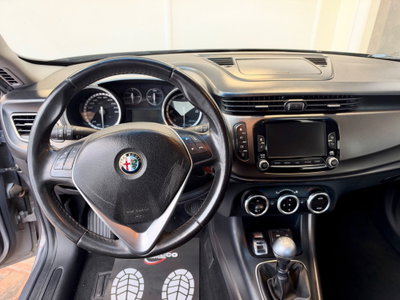 Alfa Romeo Giulietta 1.6 JTDm-2 Distinctive (13)