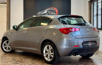 Alfa Romeo Giulietta 1.6 JTDm-2 Distinctive (7)