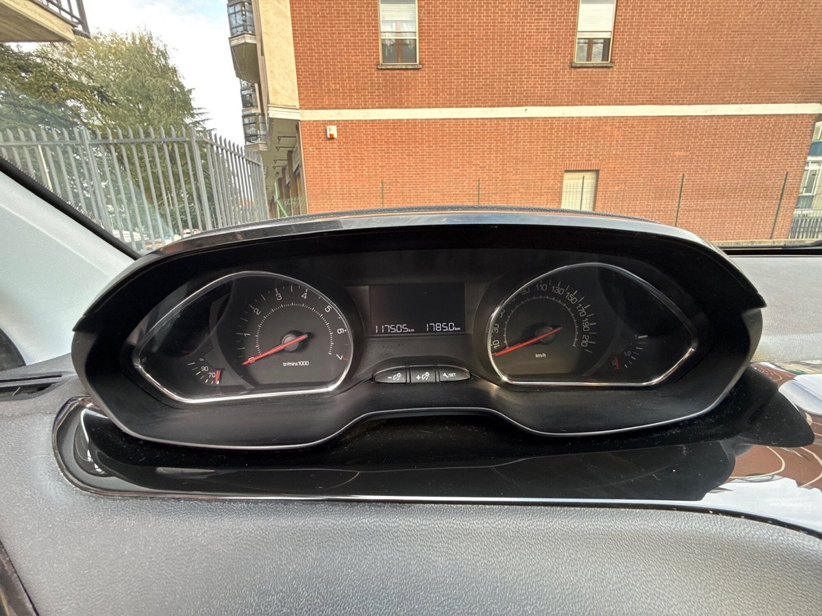 Peugeot 208 VTi 95 CV 3p. GPL Allure (15)
