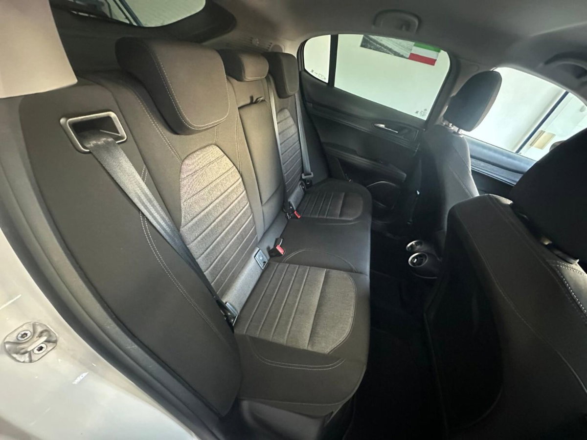 Alfa Romeo Stelvio 2.2 t Veloce rwd 160cv auto (11)