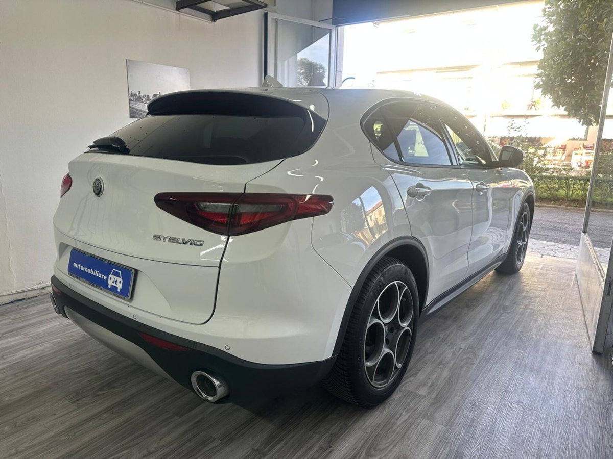 Alfa Romeo Stelvio 2.2 t Veloce rwd 160cv auto (4)
