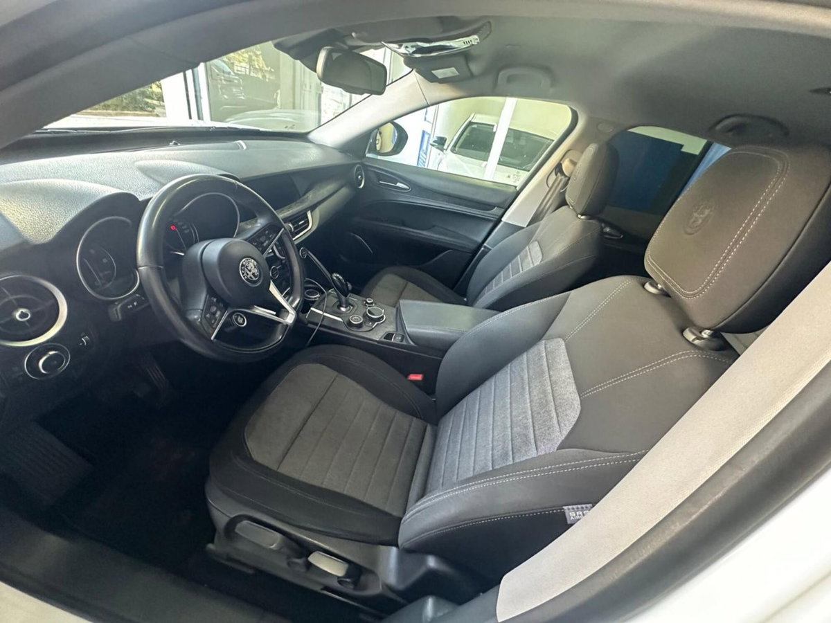 Alfa Romeo Stelvio 2.2 t Veloce rwd 160cv auto (8)