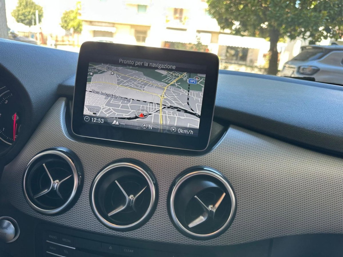 Mercedes-Benz Classe B 200 d Premium (12)