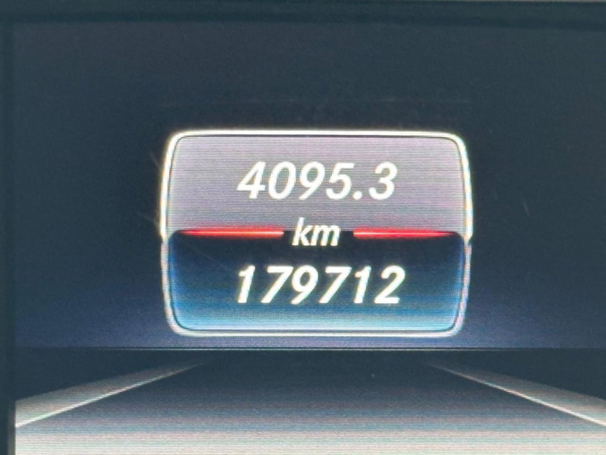 Mercedes-Benz Classe B 200 d Premium (13)