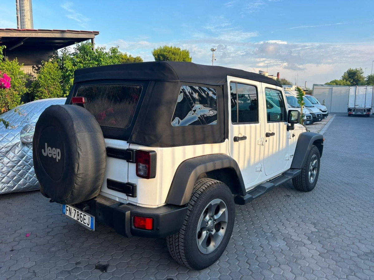 Jeep Wrangler Unlimited 2.8 CRD DPF Rubicon Auto (4)