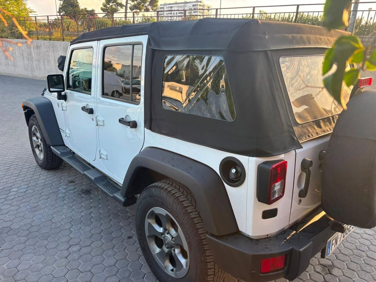 Jeep Wrangler Unlimited 2.8 CRD DPF Rubicon Auto (5)