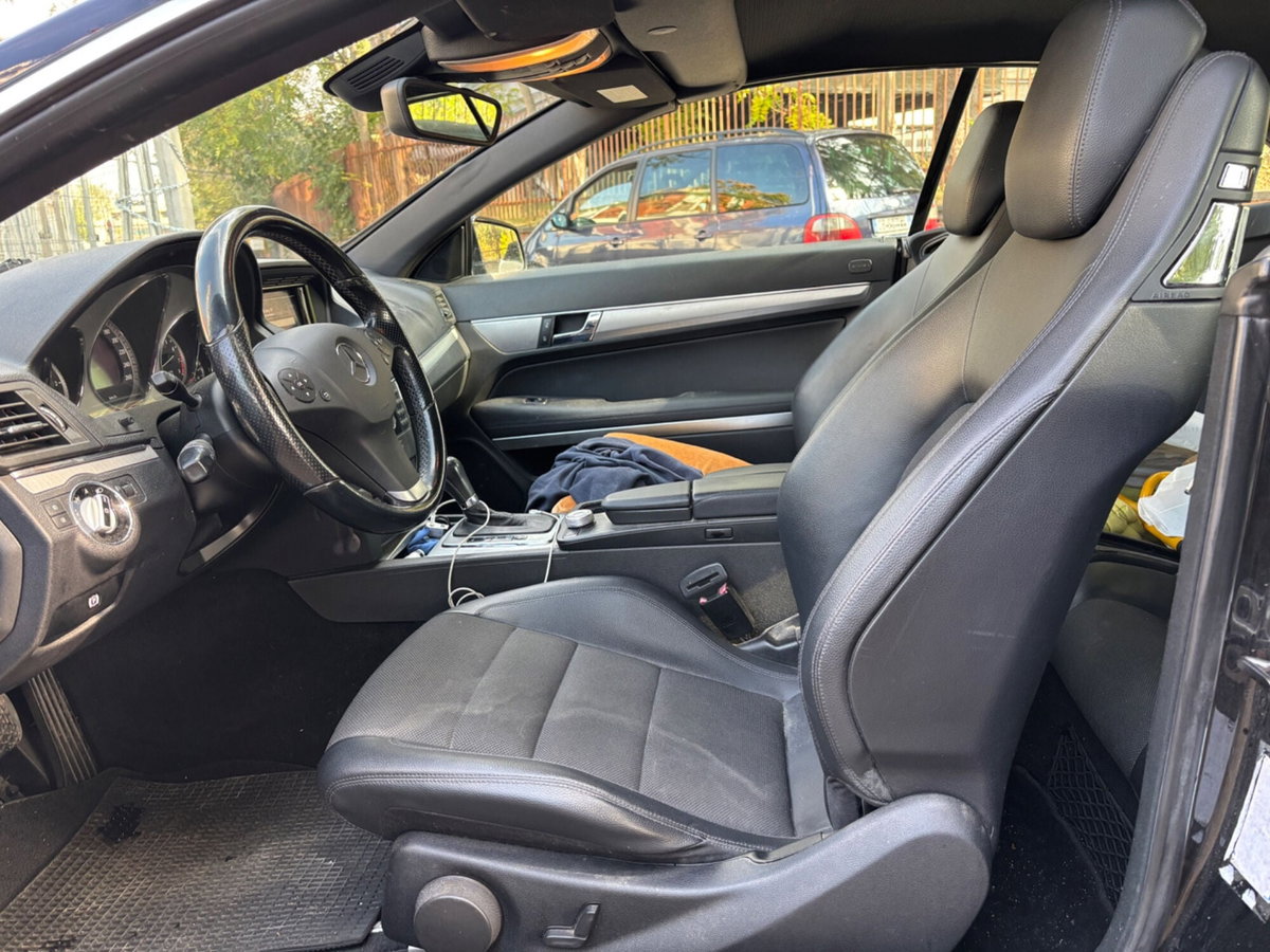 Mercedes-Benz Classe E Cabrio 200 CGI Cabrio BlueEFFICIENCY Avantgarde (10)