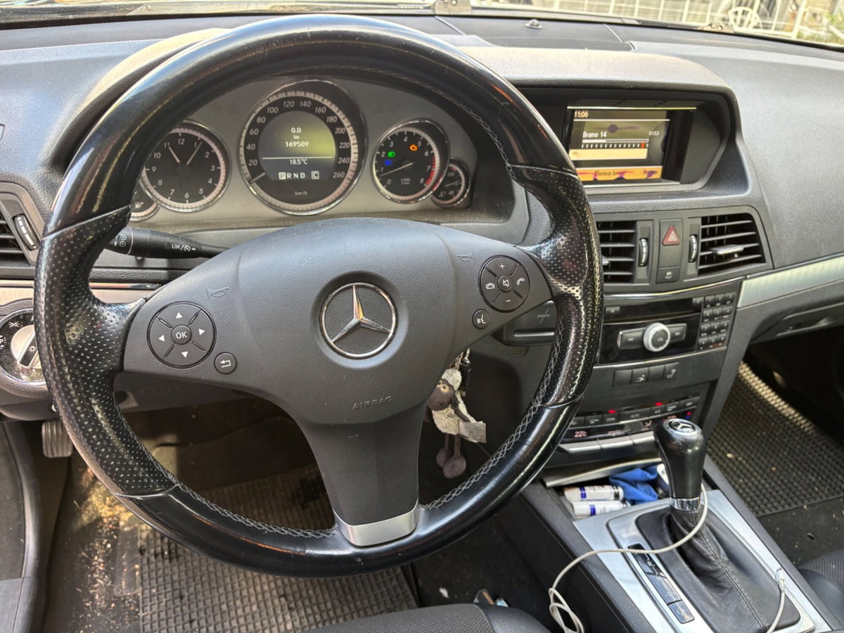Mercedes-Benz Classe E Cabrio 200 CGI Cabrio BlueEFFICIENCY Avantgarde (11)