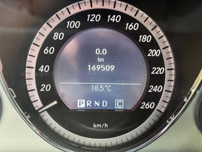 Mercedes-Benz Classe E Cabrio 200 CGI Cabrio BlueEFFICIENCY Avantgarde (12)