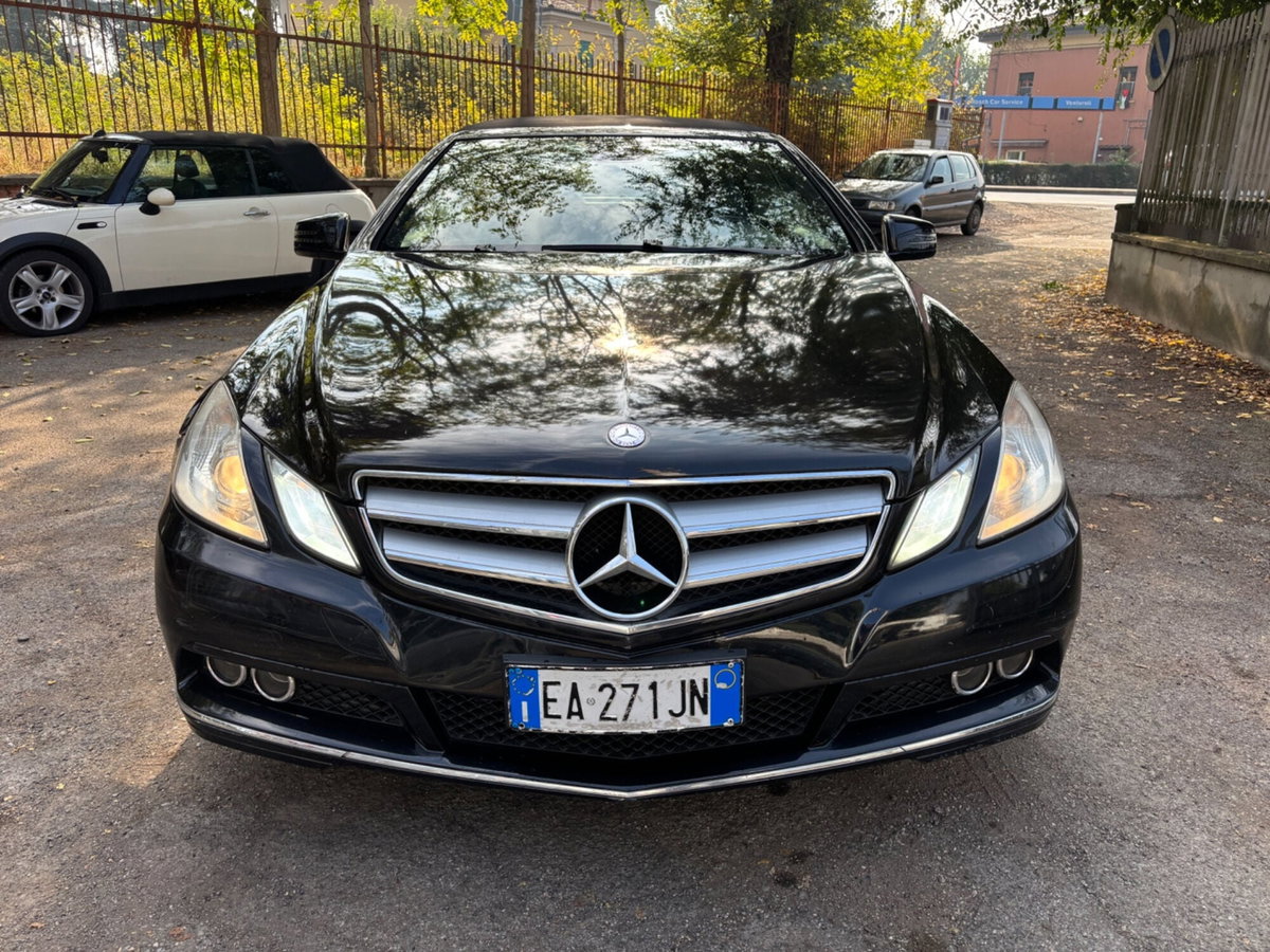Mercedes-Benz Classe E Cabrio 200 CGI Cabrio BlueEFFICIENCY Avantgarde (2)