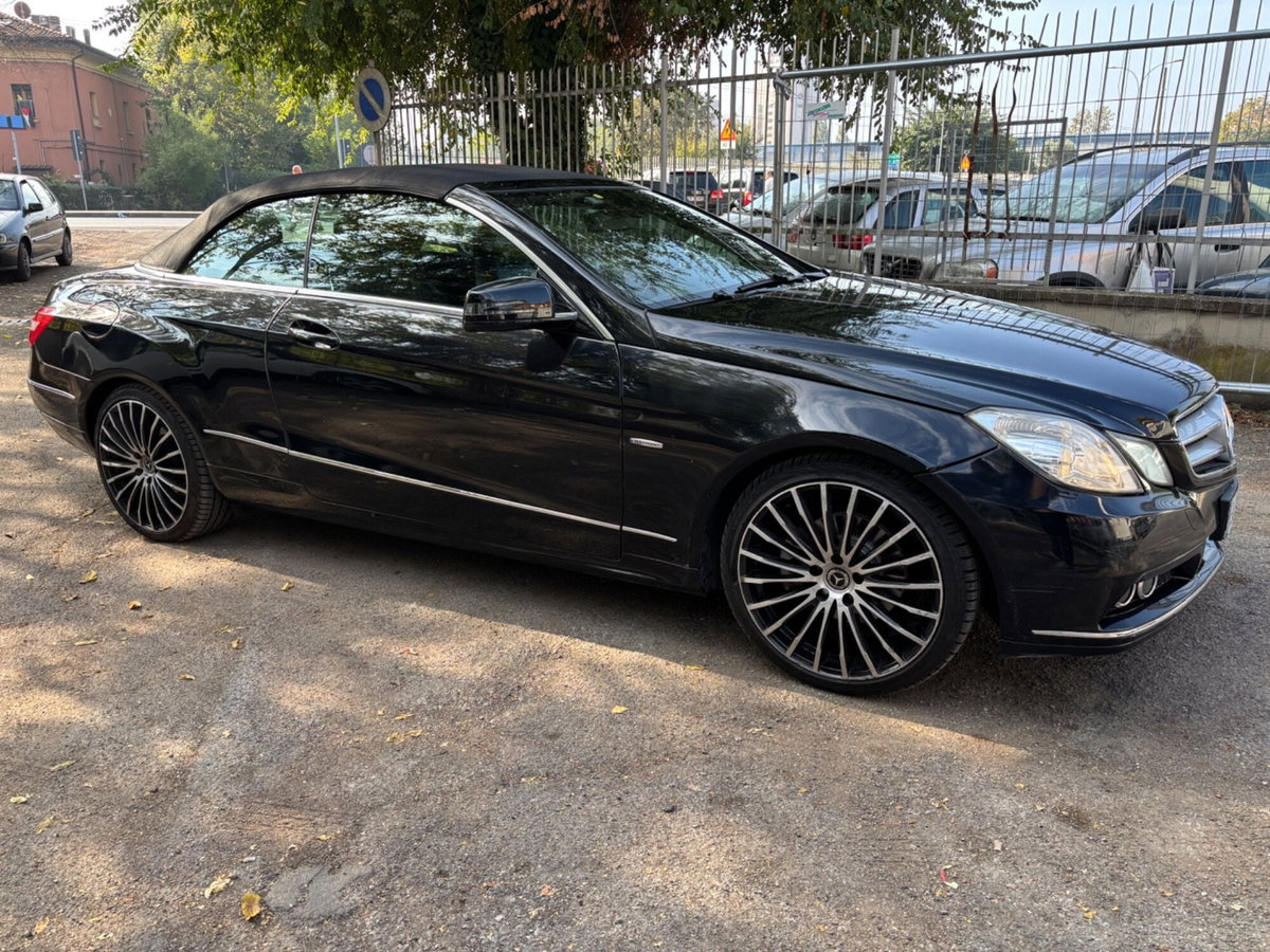 Mercedes-Benz Classe E Cabrio 200 CGI Cabrio BlueEFFICIENCY Avantgarde (4)