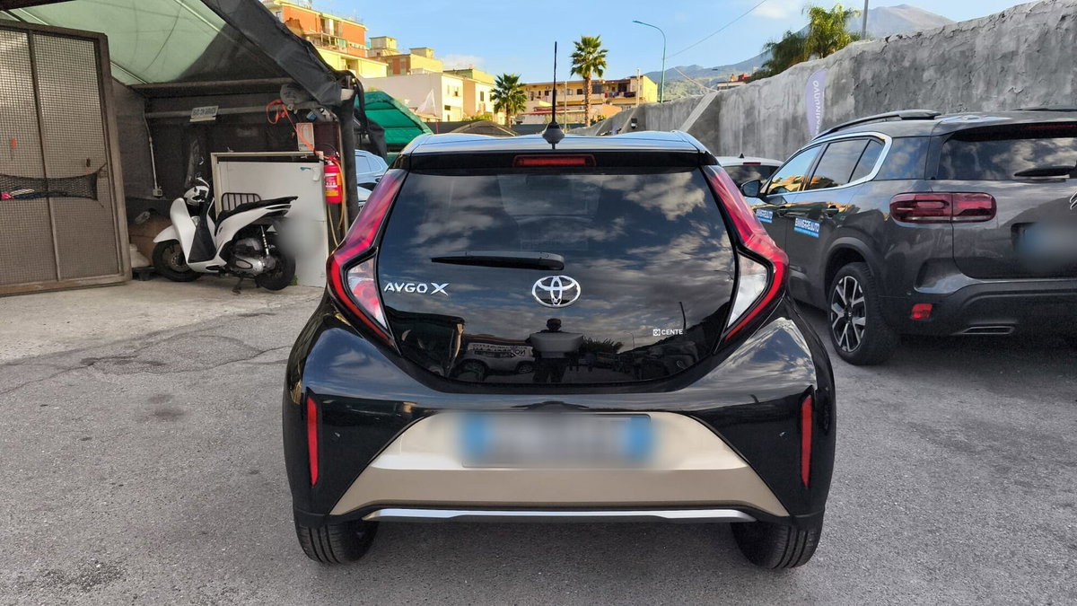 Toyota Aygo X 1.0 VVT-i 72 CV 5p. Undercover S-CVT (2)