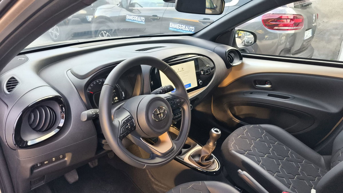 Toyota Aygo X 1.0 VVT-i 72 CV 5p. Undercover S-CVT (6)