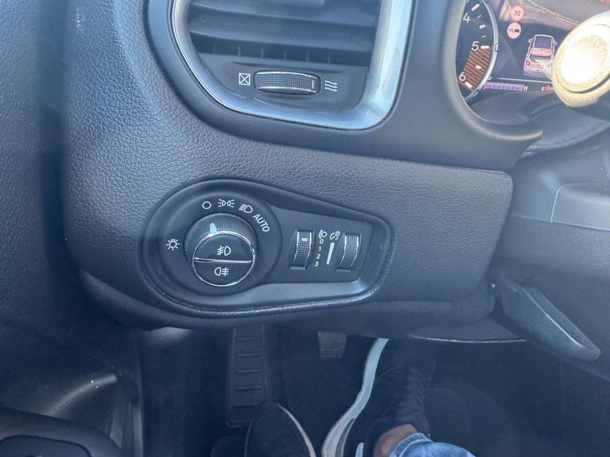 Jeep Renegade 1.6 Mjt 130 CV Limited (11)