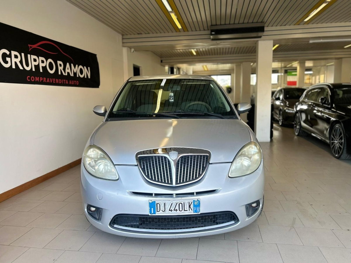 Lancia Ypsilon 1.2 Argento (2)