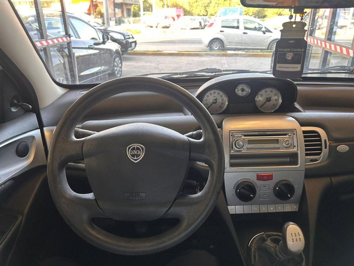Lancia Ypsilon 1.2 Argento (8)