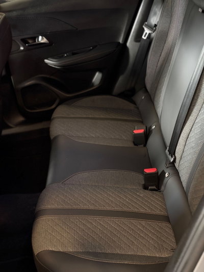 Peugeot 2008 BlueHDi 130 S&S EAT8 Allure Pack (9)