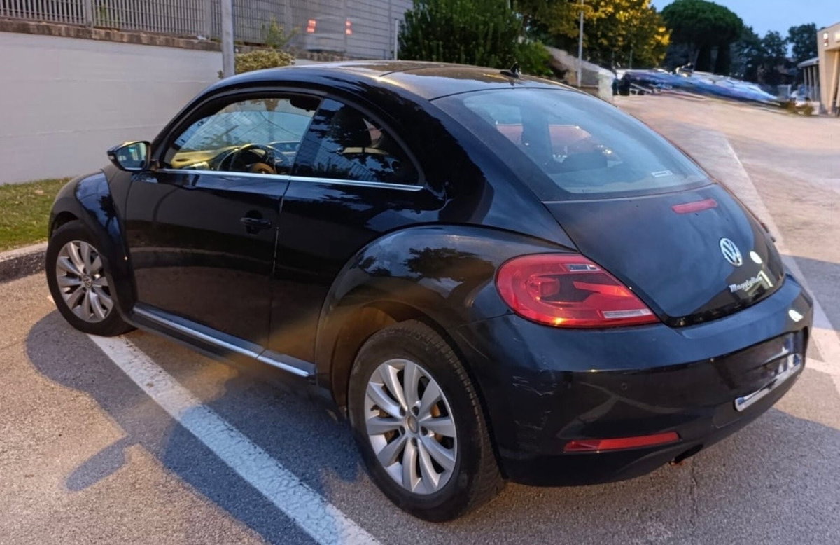 Volkswagen Maggiolino 1.6 TDI Design (3)