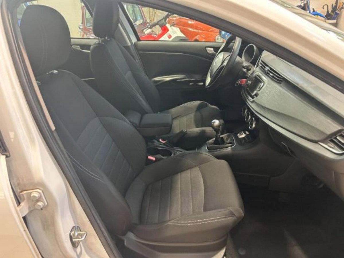 Alfa Romeo Giulietta 1.6 JTDm Business 120cv (17)